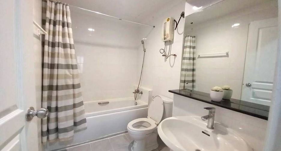 Condo en alquiler de 3 habitaciones en Khlong Toei, Bangkok