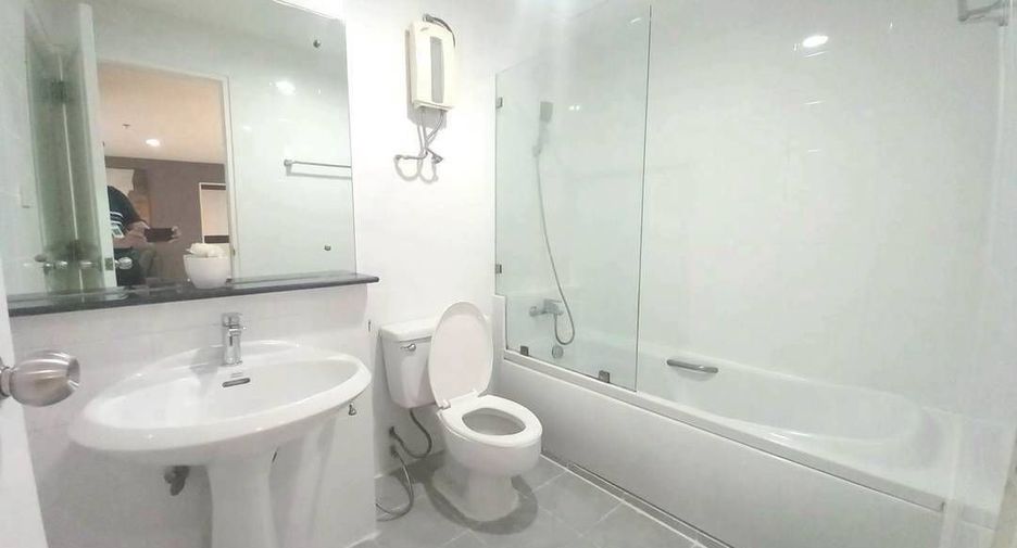 Condo en alquiler de 3 habitaciones en Khlong Toei, Bangkok