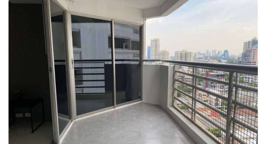 Condo en alquiler de 3 habitaciones en Khlong Toei, Bangkok