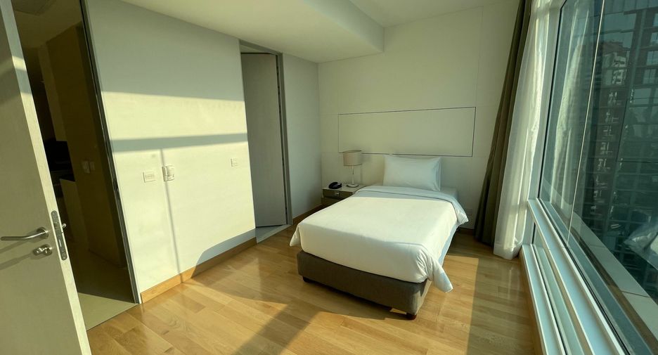 For rent 3 bedrooms condo in Watthana, Bangkok