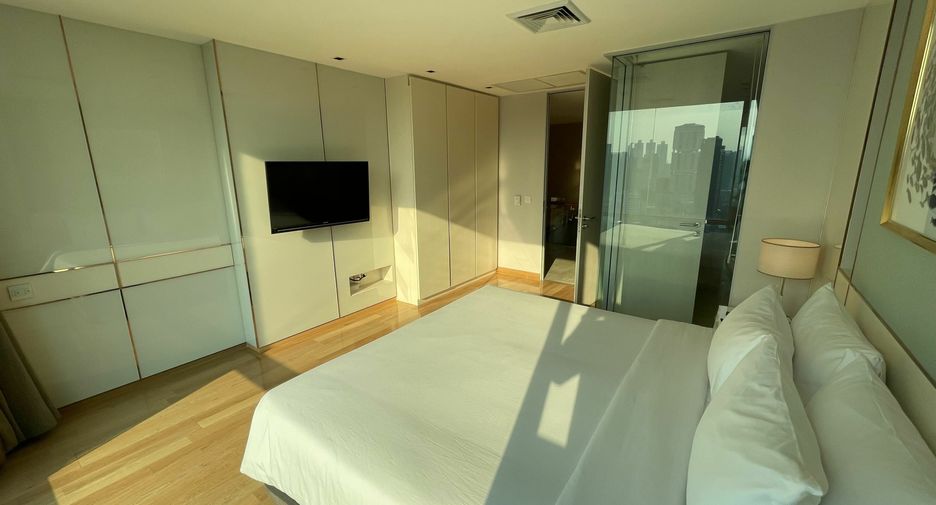 For rent 3 bedrooms condo in Watthana, Bangkok