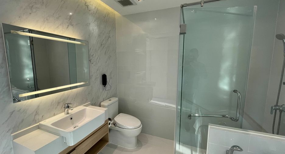 For rent 3 bedrooms condo in Watthana, Bangkok