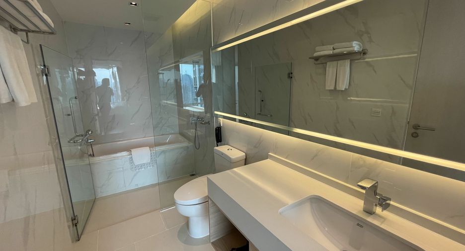 For rent 3 bedrooms condo in Watthana, Bangkok