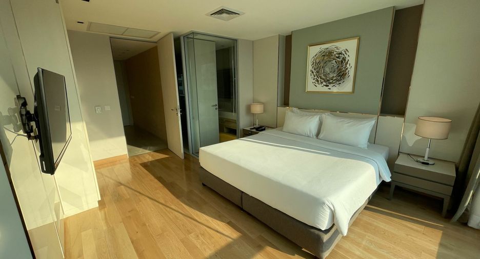For rent 3 bedrooms condo in Watthana, Bangkok
