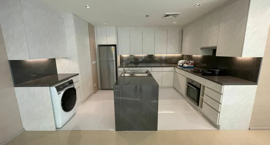 For rent 3 bedrooms condo in Watthana, Bangkok