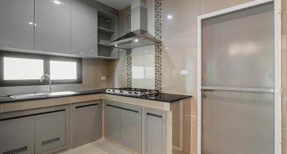 For rent 4 bedrooms house in Prawet, Bangkok