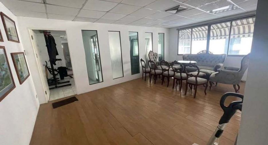 For rent 3 bedrooms retail Space in Phaya Thai, Bangkok