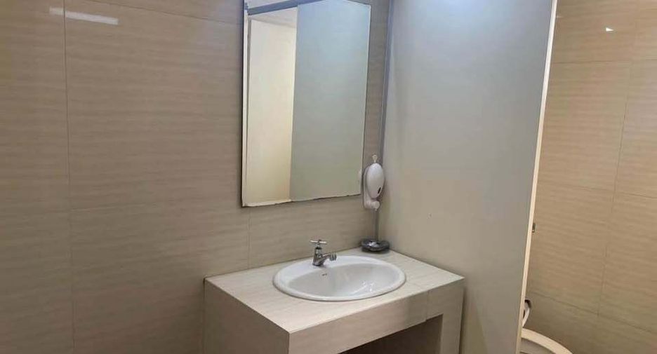 For rent 3 bedrooms retail Space in Phaya Thai, Bangkok