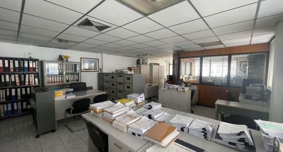 For rent 3 bedrooms retail Space in Phaya Thai, Bangkok