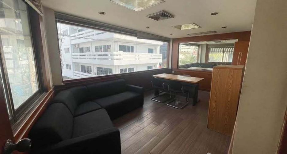 For rent 3 bedrooms retail Space in Phaya Thai, Bangkok