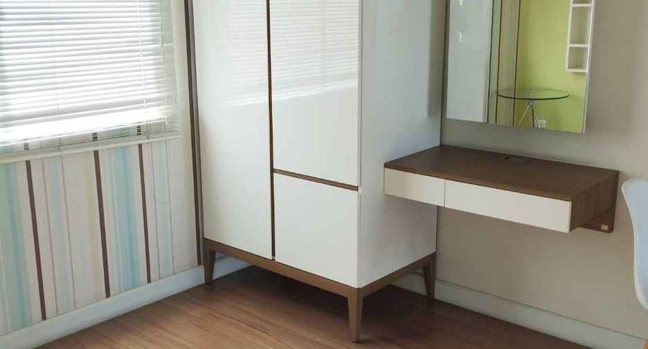 For rent 3 bedrooms villa in Saphan Sung, Bangkok