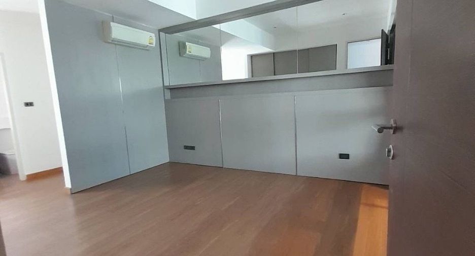 Reihenhaus zur Miete mit 3 Zimmer in Khlong Toei, Bangkok