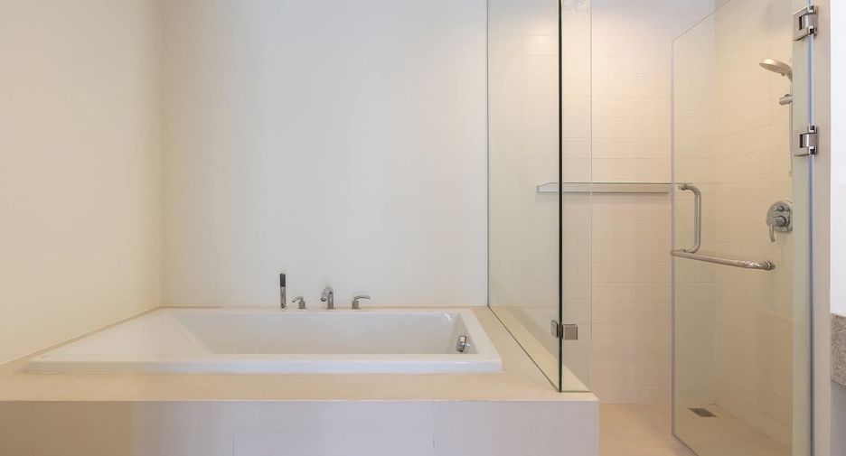 For rent 4 bedrooms house in Saphan Sung, Bangkok