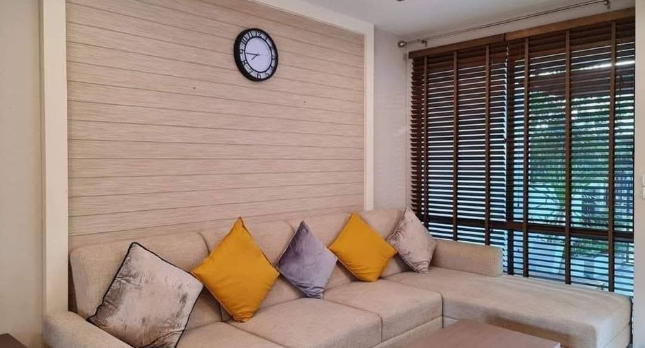 For rent 3 bedrooms townhouse in Phra Khanong, Bangkok