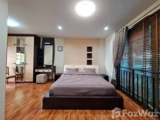 For rent 3 bedrooms townhouse in Phra Khanong, Bangkok