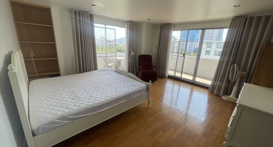 For rent 3 bedrooms condo in Watthana, Bangkok