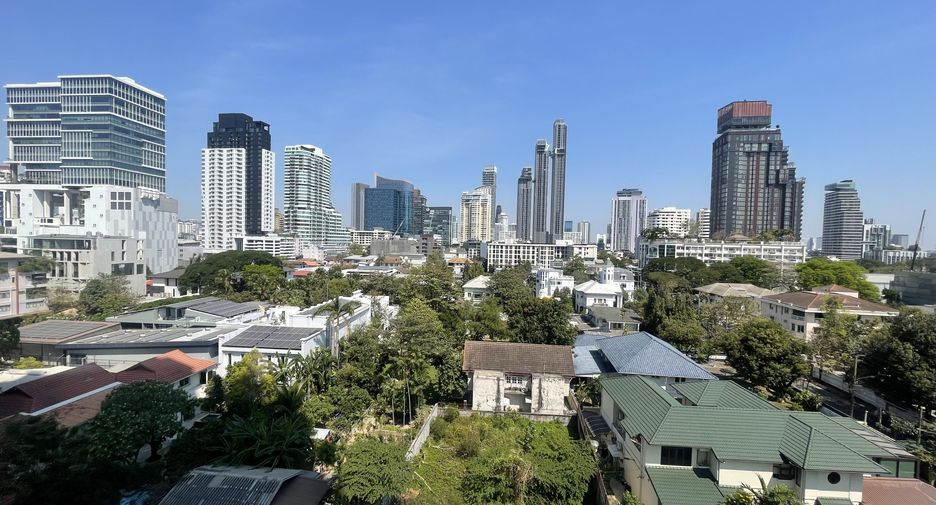 For rent 3 bedrooms condo in Watthana, Bangkok