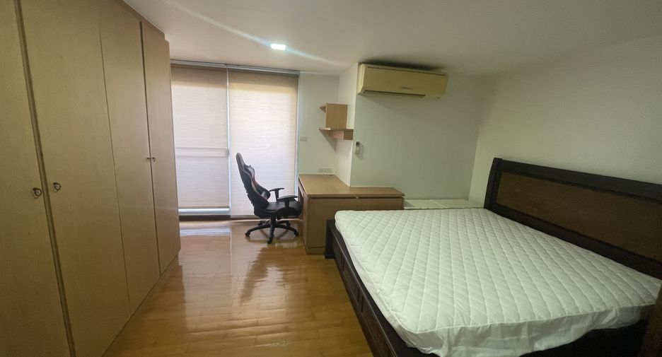 For rent 3 bedrooms condo in Watthana, Bangkok