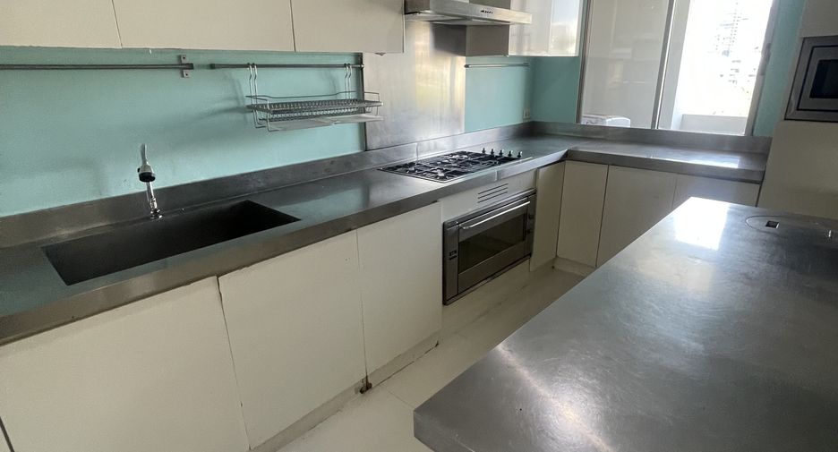 For rent 3 bedrooms condo in Watthana, Bangkok
