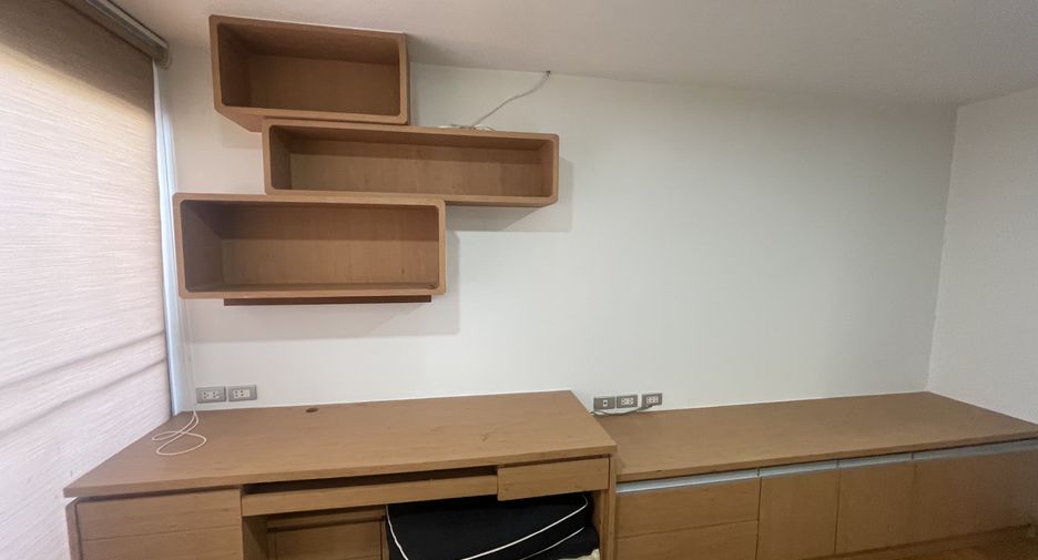 For rent 3 bedrooms condo in Watthana, Bangkok