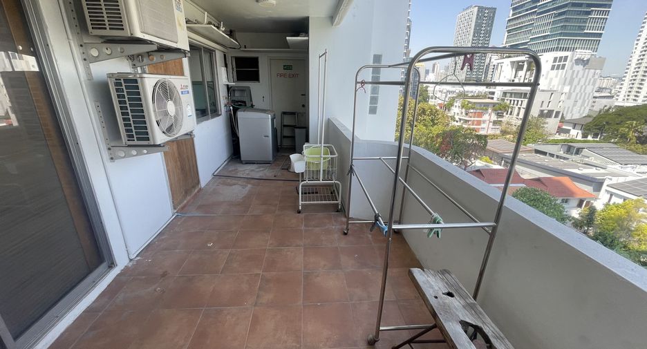 For rent 3 bedrooms condo in Watthana, Bangkok