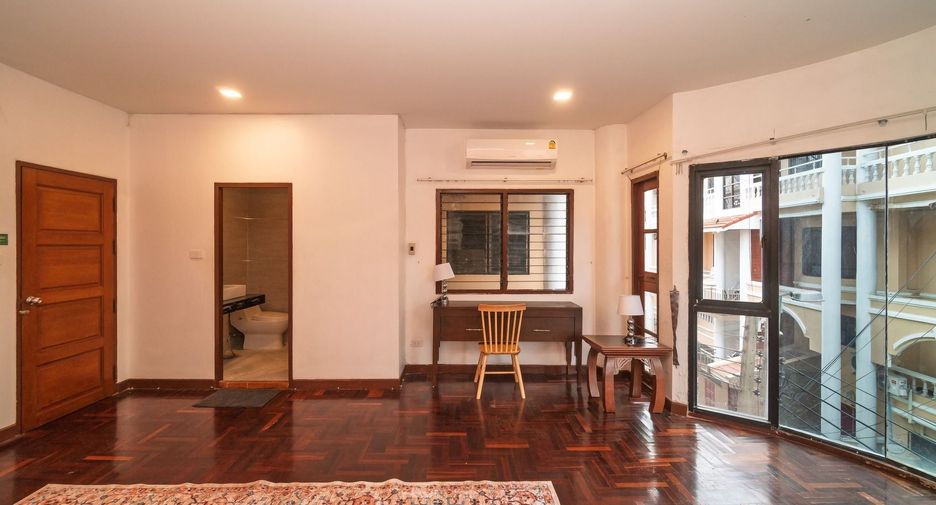 Casa en alquiler de 5 habitaciones en Watthana, Bangkok