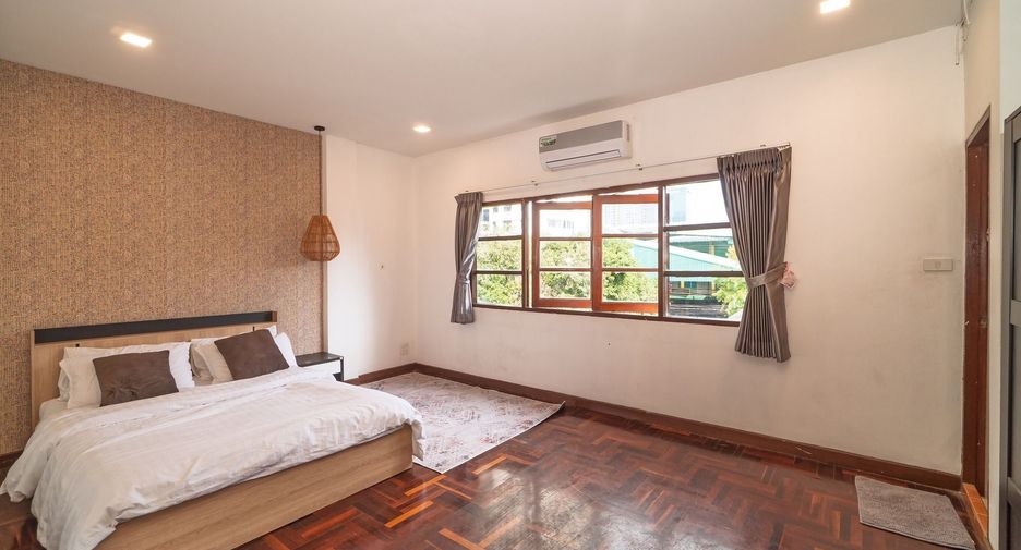 Casa en alquiler de 5 habitaciones en Watthana, Bangkok