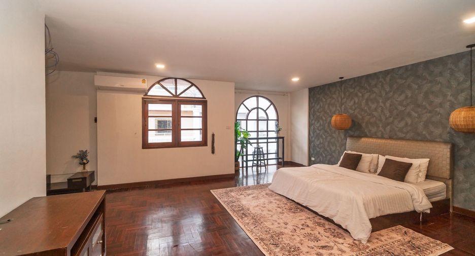 Casa en alquiler de 5 habitaciones en Watthana, Bangkok