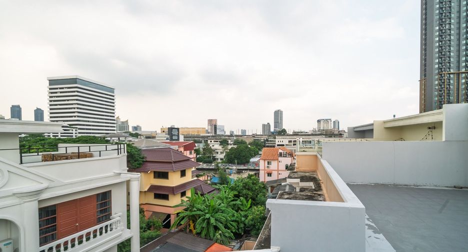 Casa en alquiler de 5 habitaciones en Watthana, Bangkok