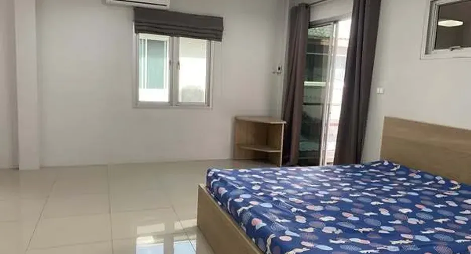 For rent 3 bedrooms house in Phra Khanong, Bangkok
