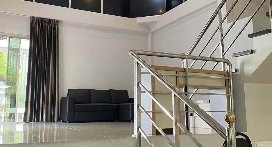 For rent 3 bedrooms house in Phra Khanong, Bangkok