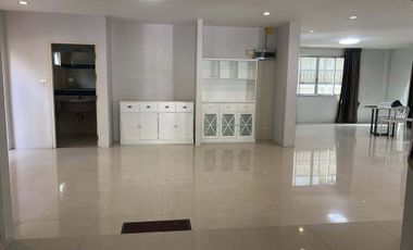 For rent 3 ベッドルーム house in Phra Khanong, Bangkok