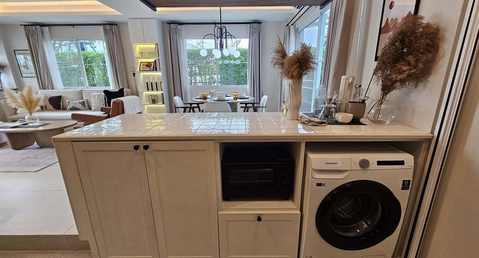 For rent 3 bedrooms townhouse in Prawet, Bangkok