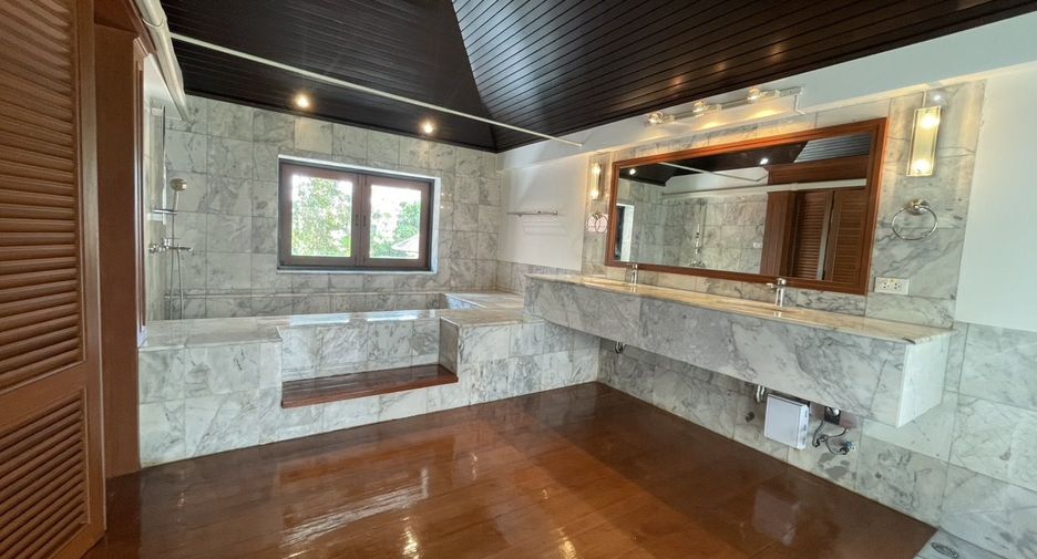 出租 4 卧室 别墅 在 Khlong Toei, 曼谷