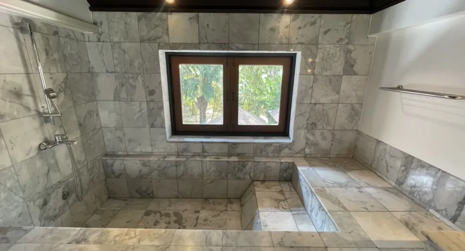 For rent 4 bedrooms villa in Khlong Toei, Bangkok