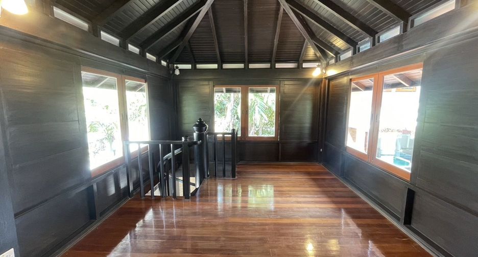 For rent 4 bedrooms villa in Khlong Toei, Bangkok