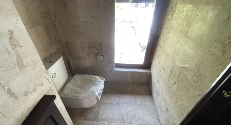 For rent 4 bedrooms villa in Khlong Toei, Bangkok
