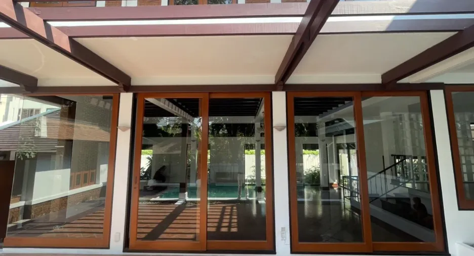 For rent 4 bedrooms villa in Khlong Toei, Bangkok