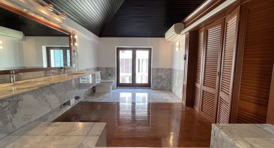 For rent 4 bedrooms villa in Khlong Toei, Bangkok