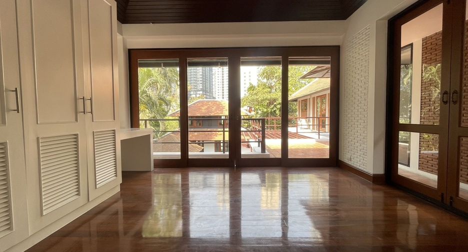 Villa en alquiler de 4 habitaciones en Khlong Toei, Bangkok