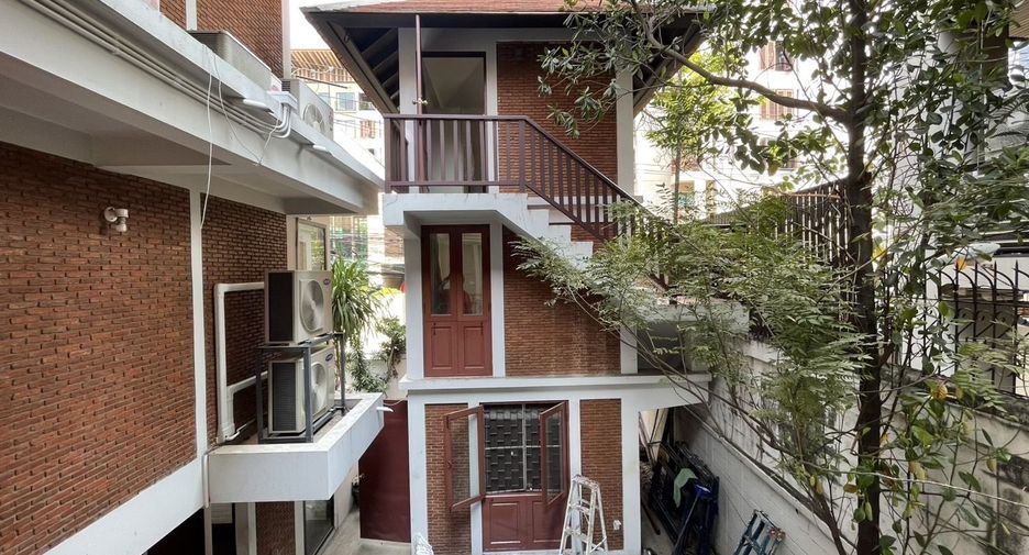 出租 4 卧室 别墅 在 Khlong Toei, 曼谷