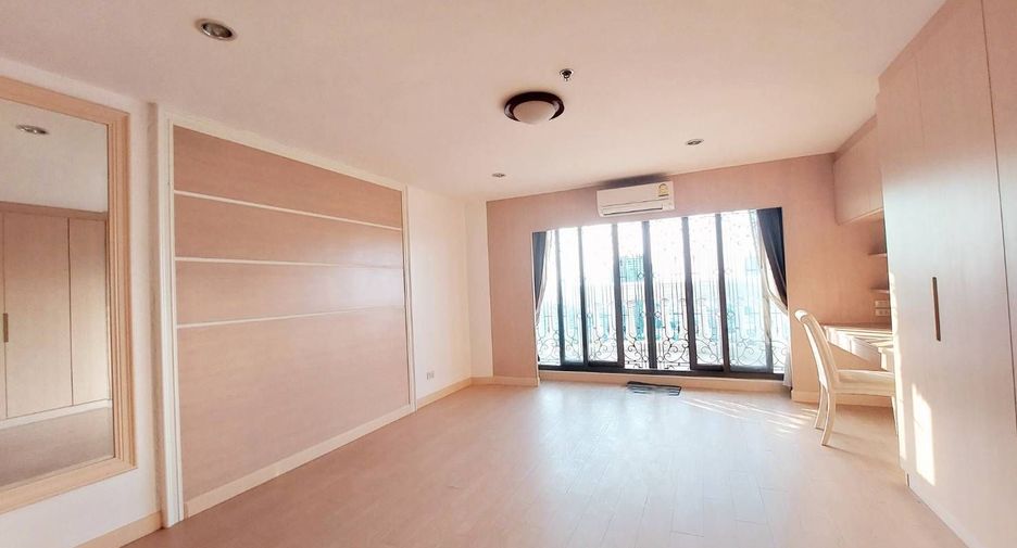 For rent 1 bed condo in Bang Rak, Bangkok