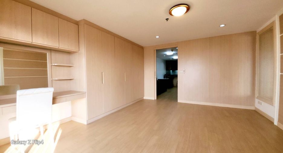 For rent 1 bed condo in Bang Rak, Bangkok
