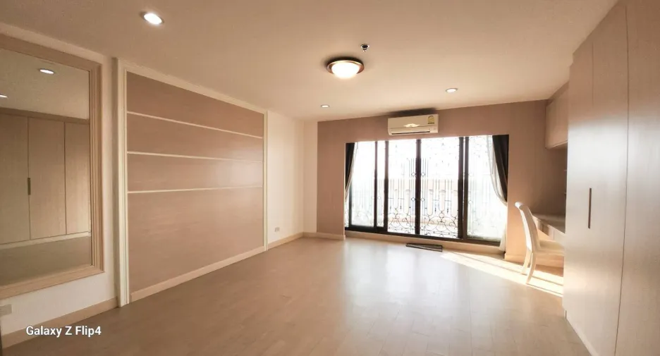 For rent 1 bed condo in Bang Rak, Bangkok