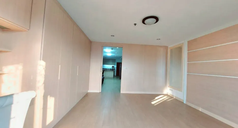 For rent 1 bed condo in Bang Rak, Bangkok