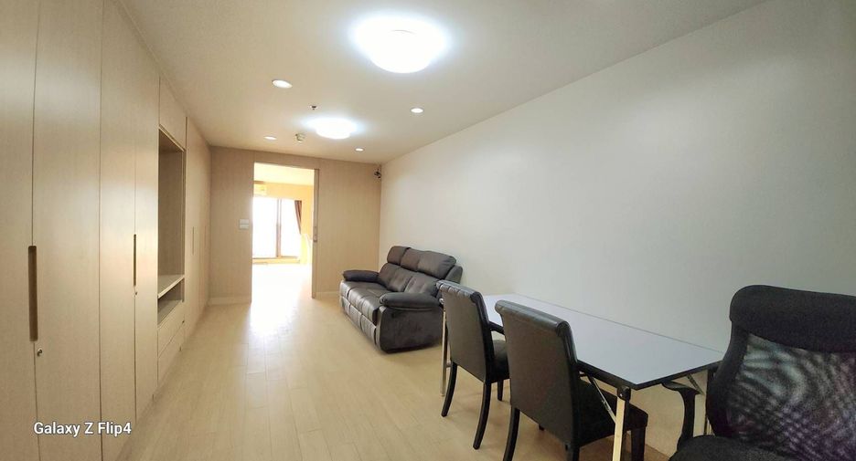 For rent 1 bed condo in Bang Rak, Bangkok