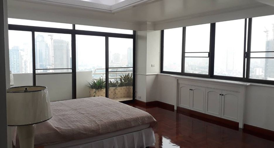For rent 4 bedrooms condo in Khlong Toei, Bangkok