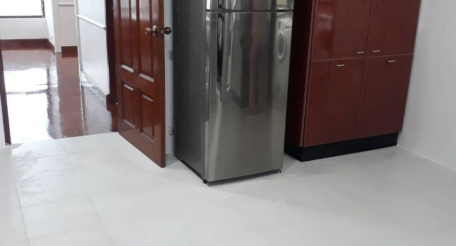 For rent 4 bedrooms condo in Khlong Toei, Bangkok