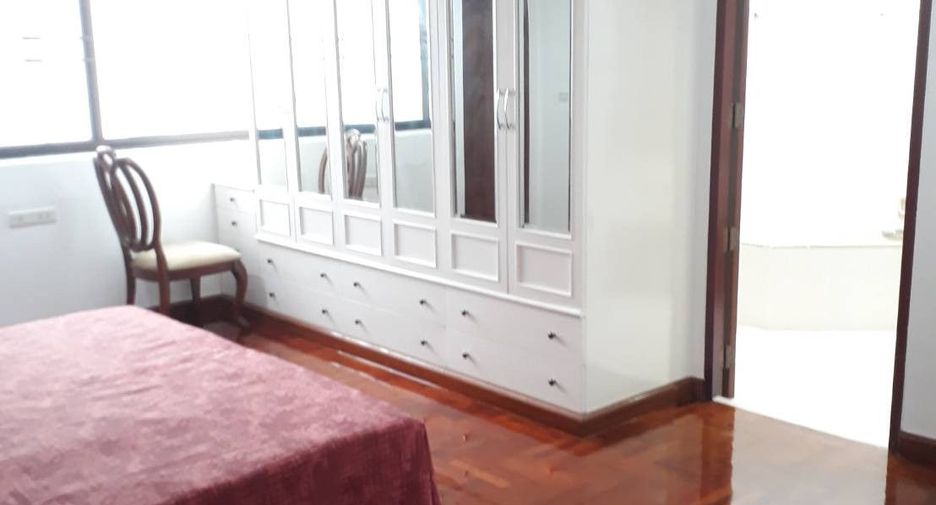 For rent 4 bedrooms condo in Khlong Toei, Bangkok