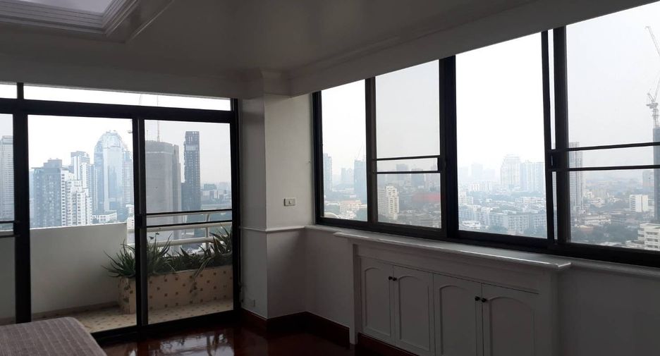 For rent 4 bedrooms condo in Khlong Toei, Bangkok